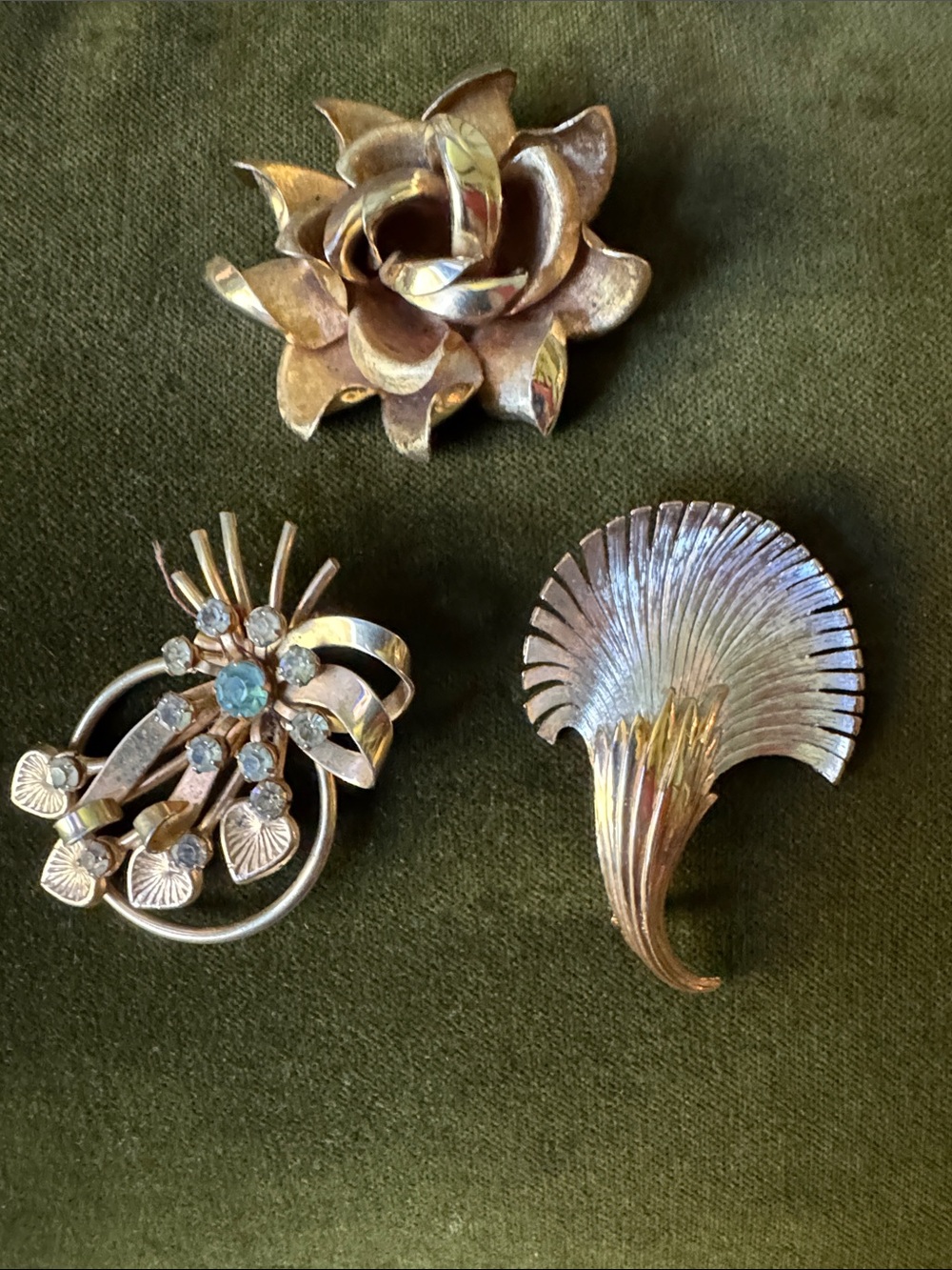 Vintage Un-Signed Gold-Tone Floral Brooch - Gold